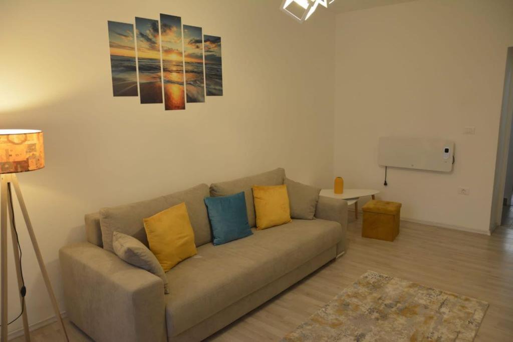 Sunrise Apartment Petroşani Eksteriør bilde